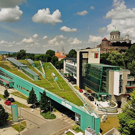 Portobello Wellness & Yacht Hotel Esztergom Esterno foto