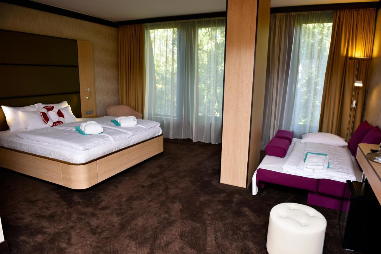 Portobello Wellness & Yacht Hotel Esztergom Esterno foto