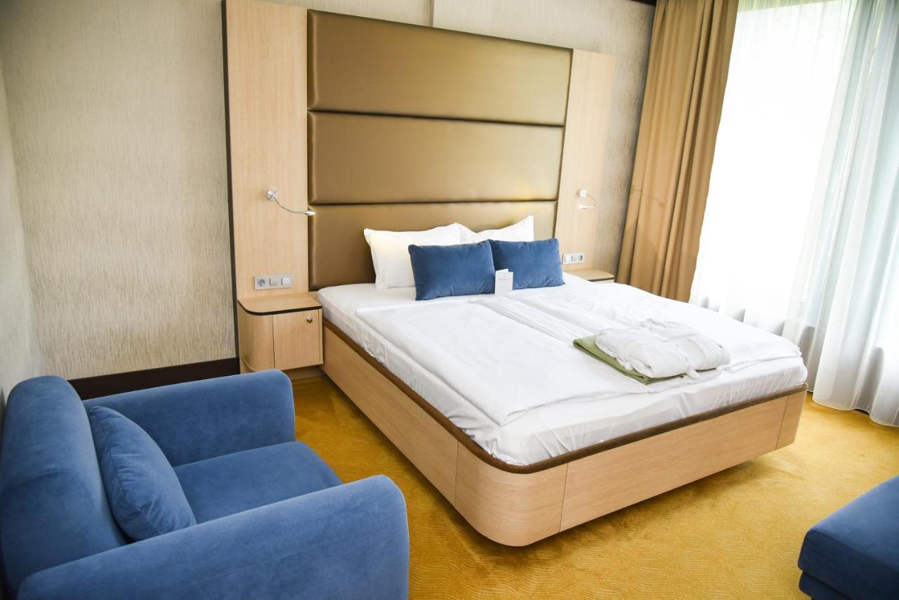 Portobello Wellness & Yacht Hotel Esztergom Esterno foto