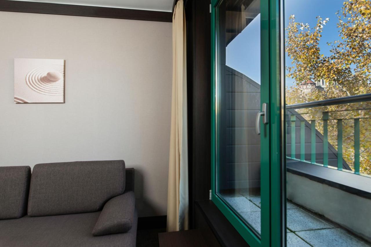 Portobello Wellness & Yacht Hotel Esztergom Esterno foto