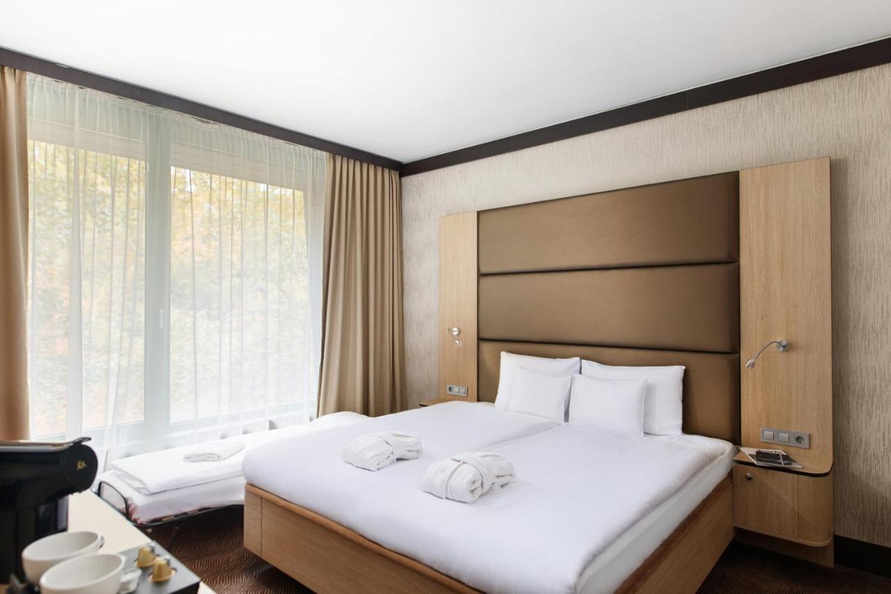 Portobello Wellness & Yacht Hotel Esztergom Esterno foto