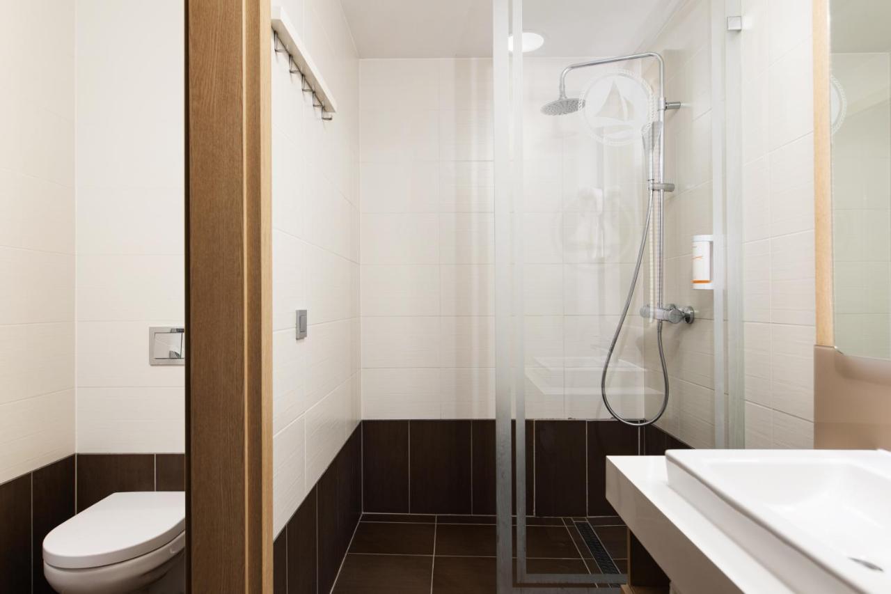Portobello Wellness & Yacht Hotel Esztergom Esterno foto
