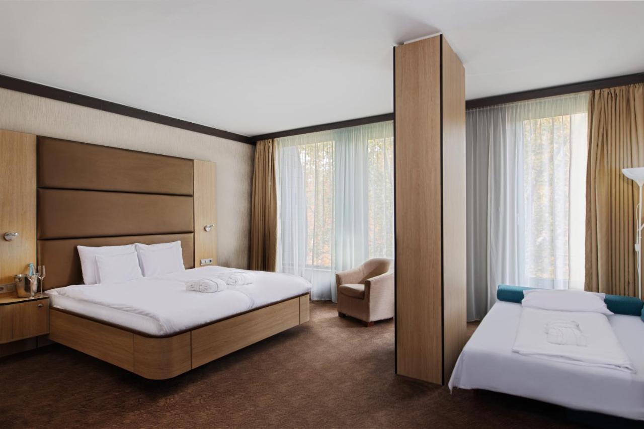 Portobello Wellness & Yacht Hotel Esztergom Esterno foto