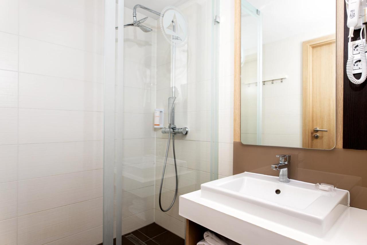Portobello Wellness & Yacht Hotel Esztergom Esterno foto