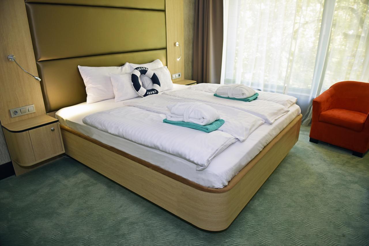 Portobello Wellness & Yacht Hotel Esztergom Esterno foto