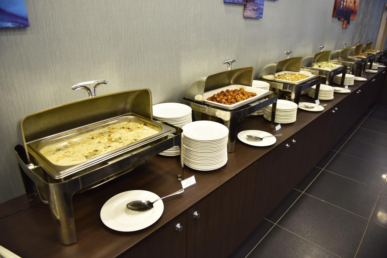 Portobello Wellness & Yacht Hotel Esztergom Esterno foto